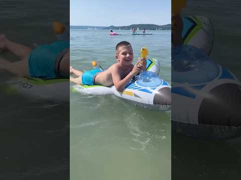 Tomi szörnyet talált a Balatonban! 😂 #shorts