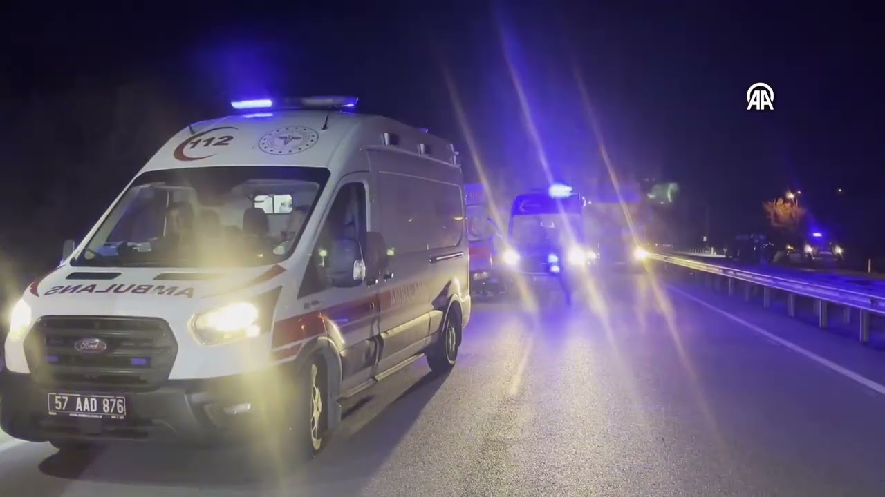 Sinop'ta otobüs kazasında 13 kişi yaralandı