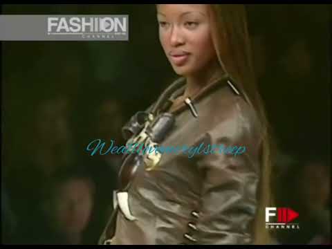 Naomi Campbell On The Runway - Gian Franco Ferre Spring/Summer 1993