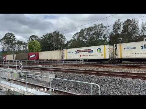 3MB1 hauled by NR84, 9322. Narara 1511 12/10/22