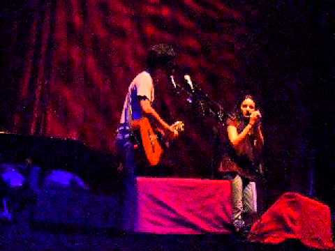M. Ward & Norah Jones "Making Believe" @ The Point (Dublin)