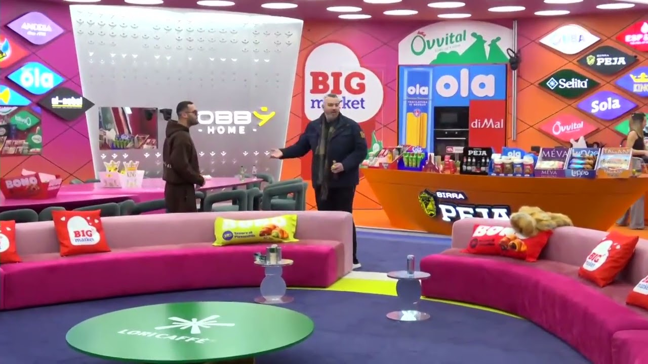 “Do më puthësh?”/ Rogerti ‘e thumbon’, Stenaldo: Ta kishe pasur emrin Gerta…