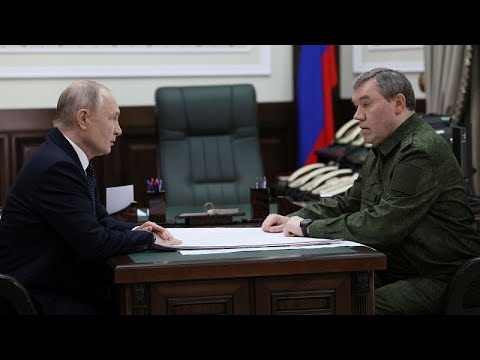 شاهد بوتين يتفقد المنطقة العسكرية الجنوبية في أوكرانيا