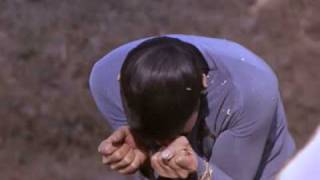 Сцена из сериала "Звездный путь": A Kiss For Spock