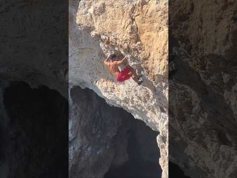 Psicobloc en el Dique del Oeste #climb #climbing #climber #deepwatersolo #psicobloc #mountain #fyp