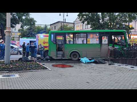 Автобус задавил четверых на тротуаре. Real Video