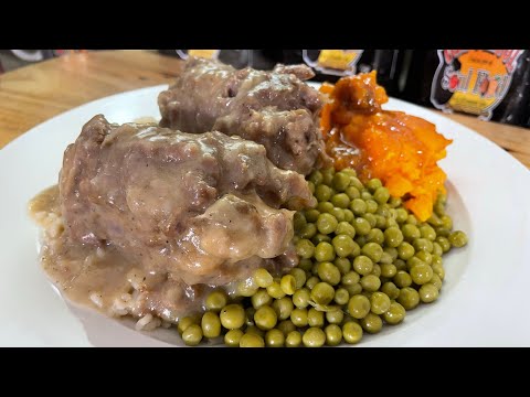 MY FAVORITE WAY TO COOK TURKEY NECKS /OLD SCHOOL SMOTHERED TURKEY 🦃 NECKS/SOUL FOOD SUNDAY