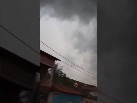 Garoto filma a Queda de um Raio em Jaguarão Município de jacinto-MG