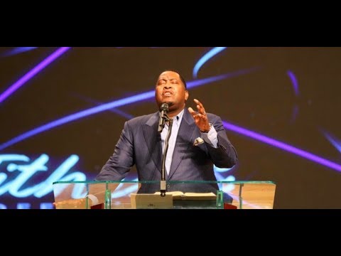 Dr. E Dewey Smith Jr. singing Lead Me Guide Me