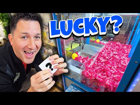 We FOUND a Lucky Ticket Claw Machine in Japan!