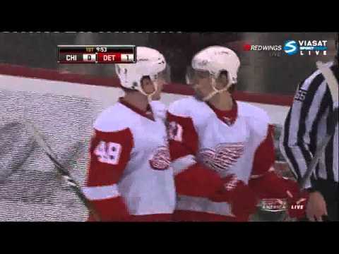 Cory Emmerton FIRST GOAL NHL (Blackhawks & Red Wings), 01/22/2011