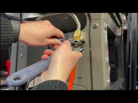 Changing your Weber Gas Grill's Hose and Regulator (8511)