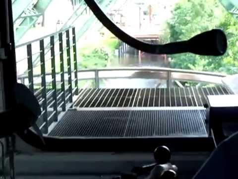 Tramwaj w Wuppertalu.Schwebebahn