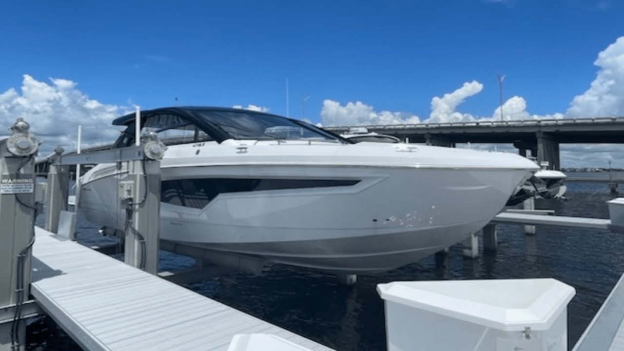 2023 Cruisers Yachts 42 GLS Outboard