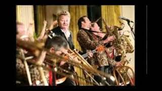 Brian Setzer Orchestra.   &quot;You&#39;re the boss.&quot;  Oldies ballad.   Pierot