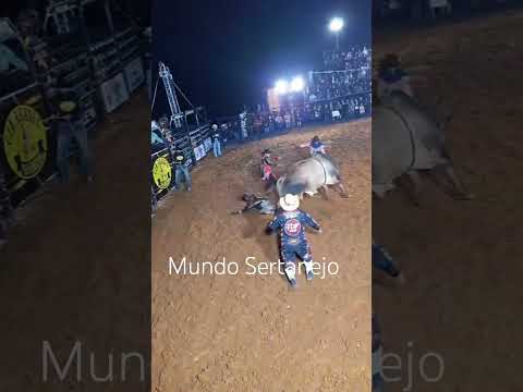 Festa do Peão em Alto do Rio Doce/MG #mundosertanejo #sertanejobrasileiro #rodeio #country