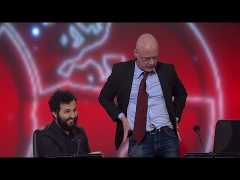 Robert Gustafsson är Tony Irving på gymmet - Parlamentet (TV4)