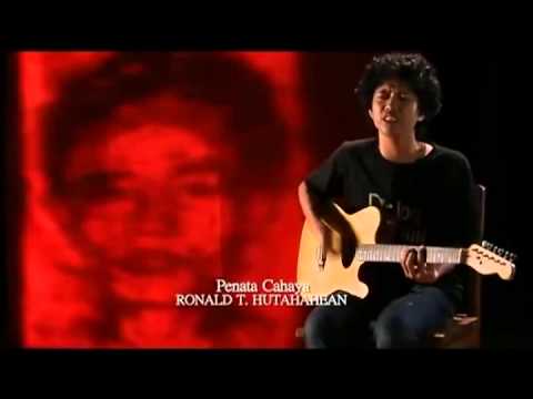 Fajar Merah - Bunga Dan Tembok