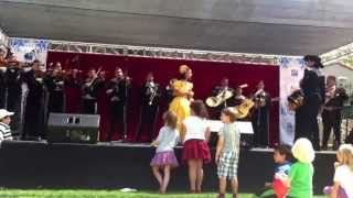 Leonardo y Angela Aguilar- Echale un Quinto al Piano.