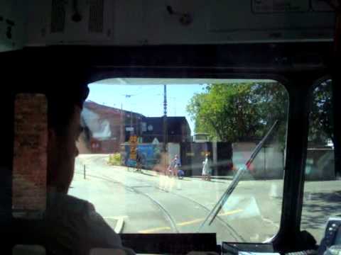 Spårvagn 621 påväg in i Alkärrshallen