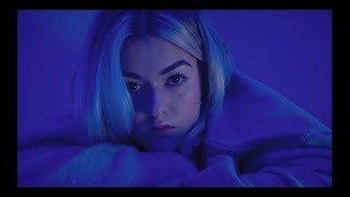 i met a boy online Music Video