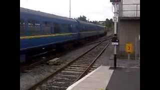 preview picture of video 'Irish Rail loco 081 departs kilkenny with MK2 cravens'