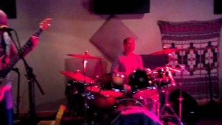 Trio nasty doin 3 doors down.