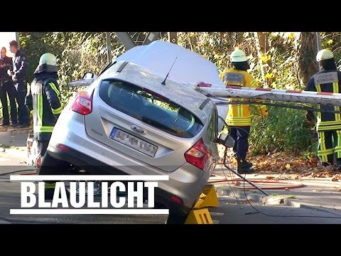 Bahnschranke spießt Pkw auf - Besitzer kommt mit einem Schrecken davon