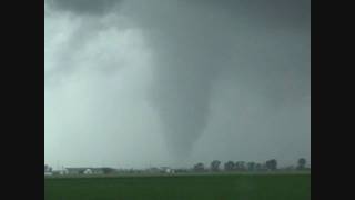 preview picture of video 'Tornado In Hennessey,Oklahoma. May 19, 2010.'