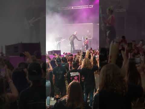 Machine Gun Kelly Live - Crushes his Birthday Pinata for the audience. Jacksonville, FL. 3-23-2021