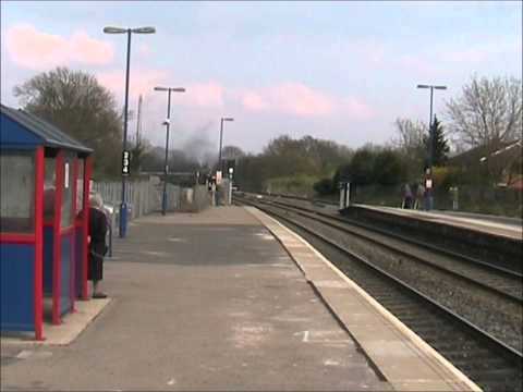 5043 'Earl of Mount Edgcumbe' storms through Hatton (18/04/10)