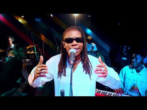 DolapoTheVibe - Nowo (Live) Video