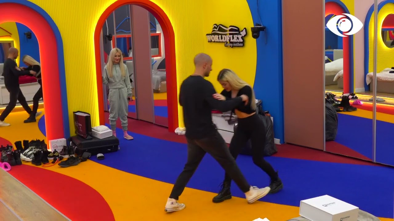 Keisi dhe Kristi bëjnë prova për kërcimin, i ndihmon Luizi dhe Deamishel