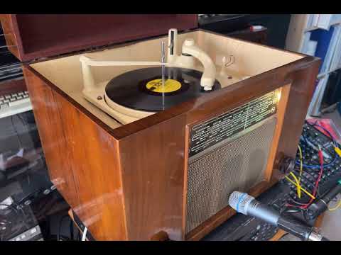 I Can't Help It (If I'm Still in Love With You) – Hank Williams With His Drifting Cowboys –MGM 10961