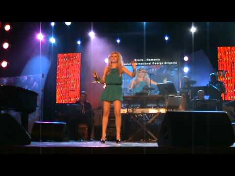 Cristina Vasiu - Mai stai