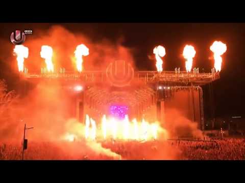 Swedish House Mafia plays Cobra by Magnificence