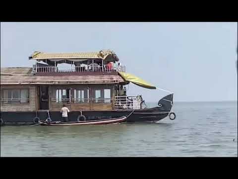 Life on an Alappuzha houseboat