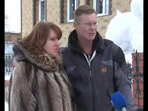 Куряне слепили из снега очаровательную свинью