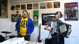 They Might Be Giants - How Can I Sing Like a Girl? [1/8] (2013-04-16 - Academy Records Annex, NY)