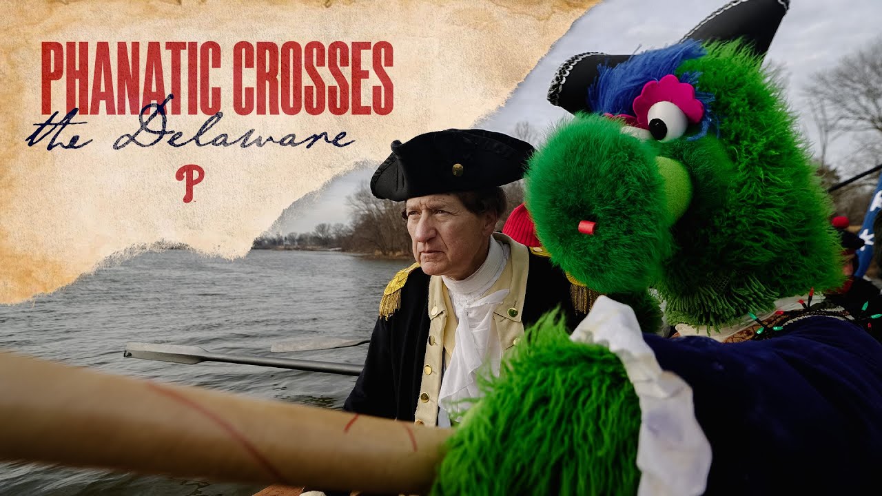THE PHANATIC CROSSES THE DELAWARE WITH GEORGE WASHINGTON | The Phanatic's Christmas Tree Adventure