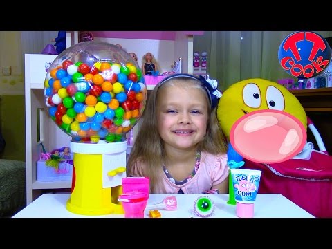 Открываем и Пробуем Кислые Жвачки и Конфеты Видео для детей Dubble Bubble Gumball Machine