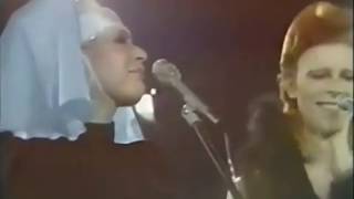 David Bowie &amp; Marianne Faithfull sing “I Got You Babe”