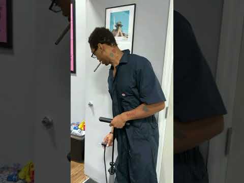 They Hired The Wrong Exterminator 🤣🤣🤣