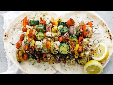 Espetadas de Frango Grelhado, Legumes e Presunto com Óleo de Menta e Limão