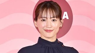 綾瀬はるか、“ギリギリ”ミニ丈から美脚スラリ「驚異のスタイル」「攻めてる」とファン釘付け..
