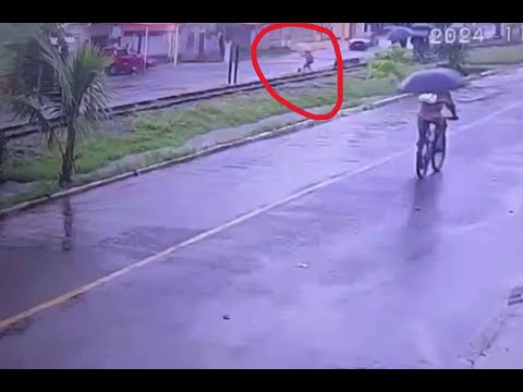 VÍDEO Menina de 12 anos engolida por bueiro em Salvador Bahia continua desaparecida Assista