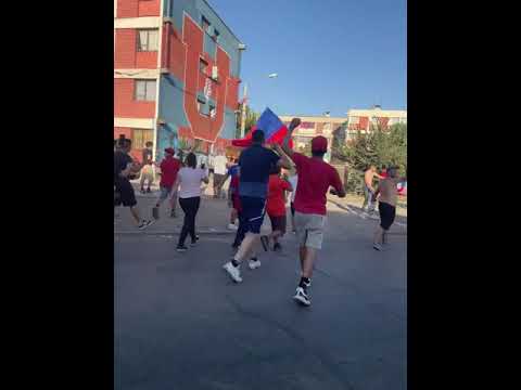 LOS HINCHAS DE LA U DE CHILE 🔵🔴 VILLA FRANCIA AZUL DESPIDIENDO A UNO DE LOS SUYOS