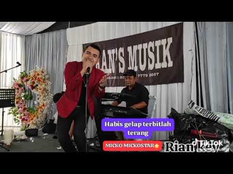 Keseruan di atas panggung#