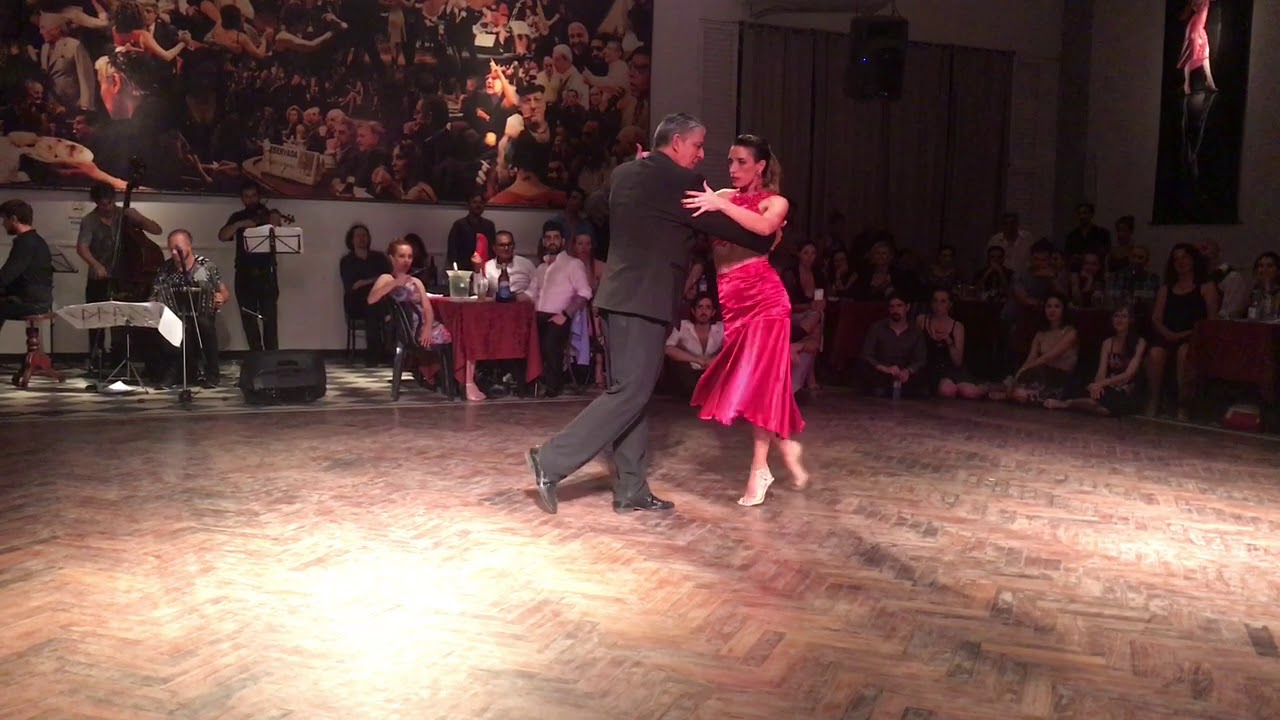 Chiquè - Julio Balmaceda y Virginia Vasconi junto a Tango Bardo Orquesta