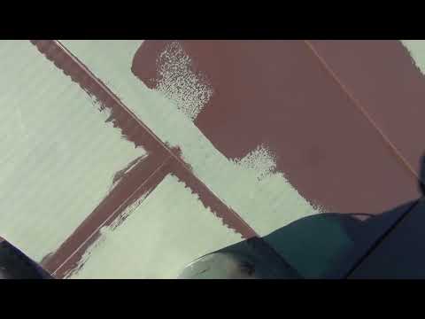 aménagement toit terrasse -salon-jardin-rotin-moderne-coussins-extérieur-carrelage-sol